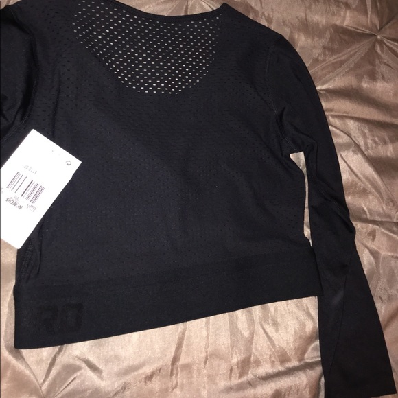 Black NIKE long sleeve crop workout shirt - Picture 3 of 3